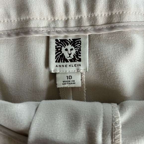 Anne Klein Women's Beige Viscose Blend Dress Pants Trousers Measures 35” x 32”. - Picture 5 of 10